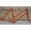 Cadre usagé en acier repeint orange 20"