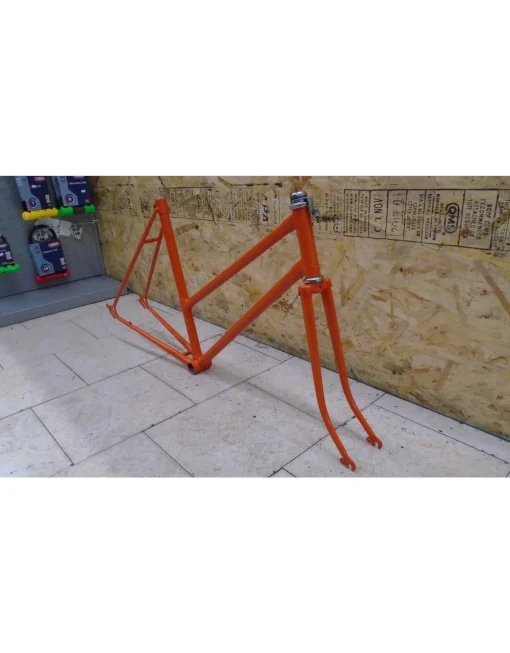 Cadre usagé en acier repeint orange 20"