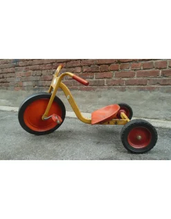 Tricycle pour enfant antique